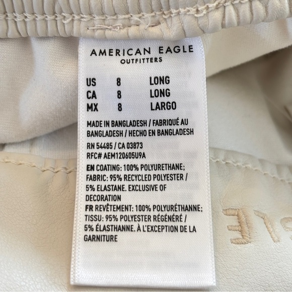 American Eagle Faux Leather Cream Elastic High Waisted Cargo Pants Size 8 Long - Picture 11 of 15